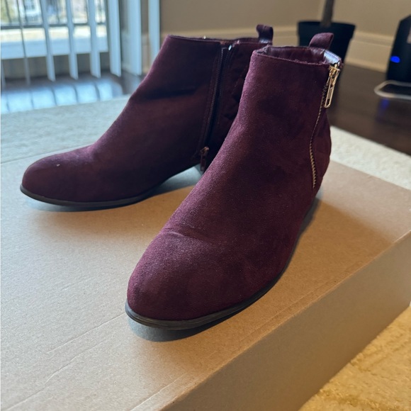 Just fab Red Ankle Suede Booties - Picture 1 of 10